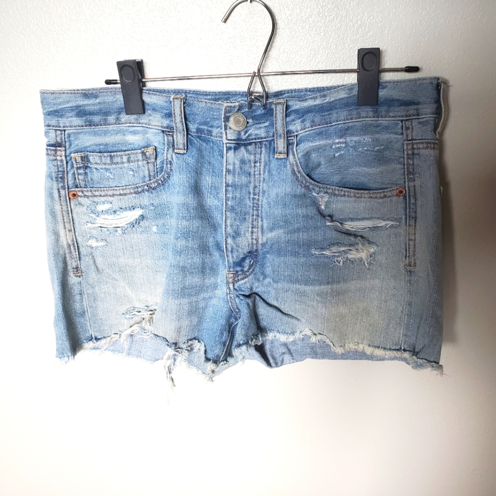 AE frayed Low Waist Jean Shorts. Size 6 light wash